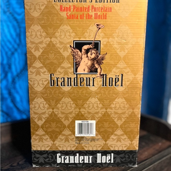 Grandeur Noel Hand-Painted Porcelain Santa of The World "1909 Poland" Collection - Picture 6 of 6